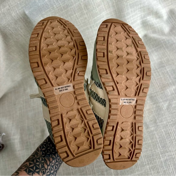 Sz 8.5 Dolce Vita DV Sage Green Mesh Sneakers NWOT Retro Sporty - Picture 4 of 5